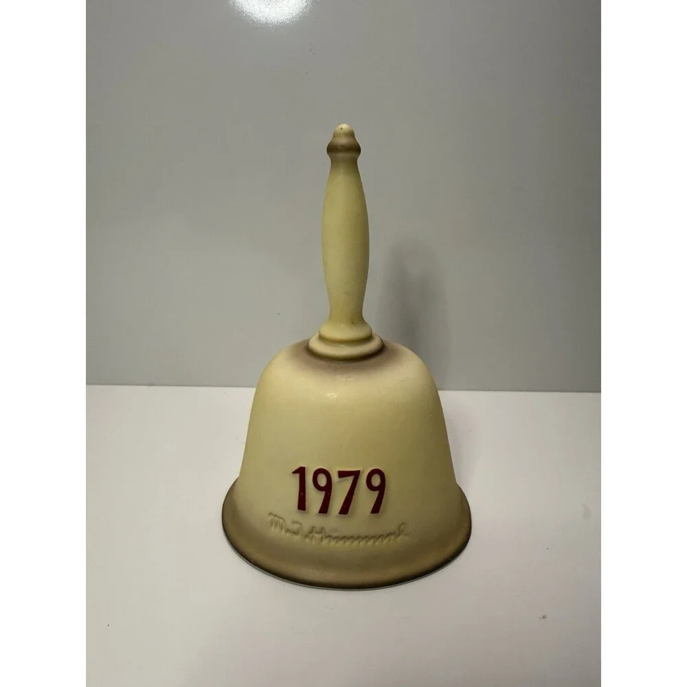 1979 M.I. Hummel‎ Annual Bell 2nd Edition Goebel W. Germany – Girl with Duck